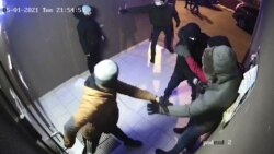 Переодетые силовики нападают на жителей Минска и задерживают их во дворах их домов